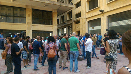 El movimiento Apestan asedia al ministro de Medio Ambiente en Beirut